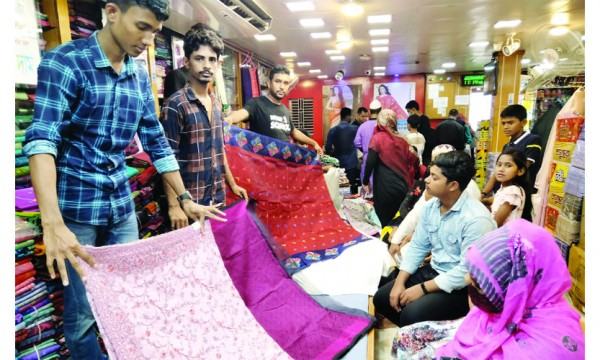 মিরসরাইয়ে জমে উঠেছে ঈদের কেনাকাটা