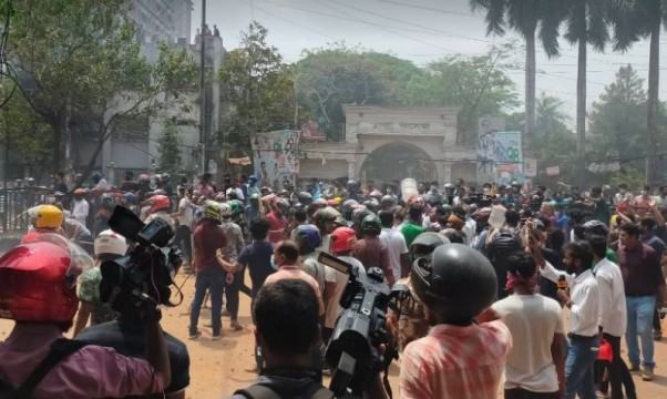 সমস্যা মেটানোর চেষ্টা ঢাকা কলেজ কর্তৃপক্ষের
