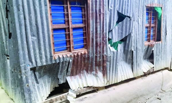 সালথায় দু’পক্ষের সংঘর্ষ : ১৯ বাড়ি ভাঙচুর আতঙ্কে নারীর মৃত্যু, পুলিশের গুলি