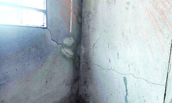 হস্তান্তরের আগেই সাড়ে ছয় কোটি টাকার অডিটোরিয়ামে ফাটল