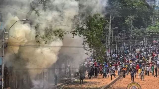 নিউমার্কেট এলাকায় ছাত্ররা বারবার সংঘর্ষে জড়ায় কেন
