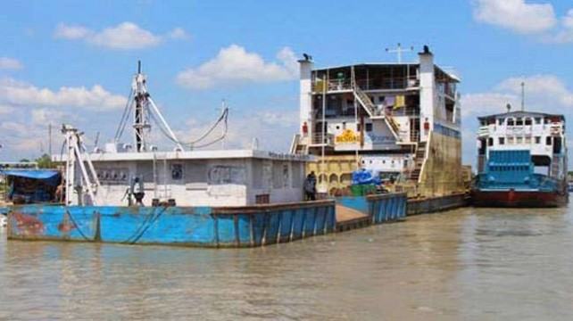 শিমুলিয়া-বাংলাবাজার নৌরুটে যানবাহনের প্রচণ্ড চাপ