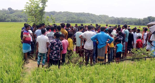 পাহাড়ের নিচ থেকে নারীর রক্তাক্ত লাশ উদ্ধার