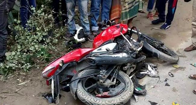 মোটরসাইকেল গাছের সাথে ধাক্কা, গরু ব্যবসায়ী নিহত