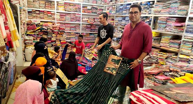 আমতলীর ঈদবাজারে পাকিস্তানী ‘দিনহামিদের’ জয়জয়কার