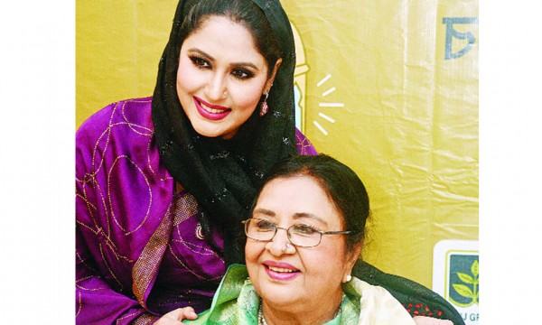মুগ্ধতার আবেশে কেয়া