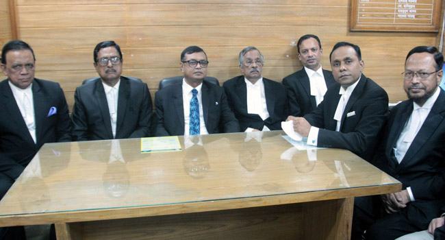 সুপ্রিম কোর্ট বার : তালা ভেঙ্গে ভোট পুনর্গণনা ও সম্পাদকের চেয়ারে বসার প্রতিবাদ