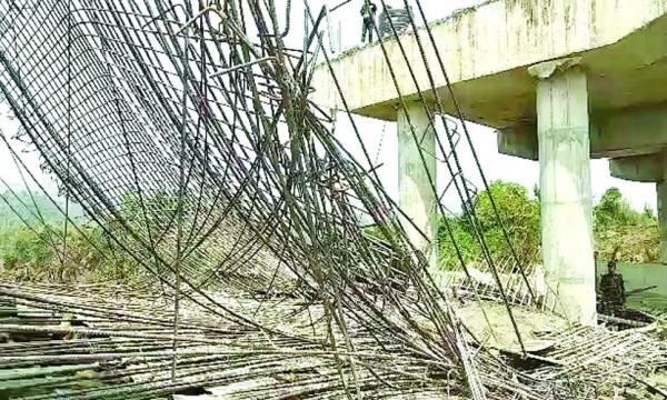 রাঙ্গামাটিতে নির্মাণাধীন সেতু ভেঙে একজন নিহত, আহত ২০