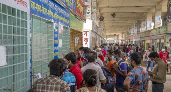 ঈদযাত্রীদের পকেট থেকে লুট ‘৮ হাজার কোটি টাকা’
