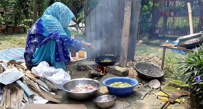 ঈদের সময় গ্যাস না থাকায় বিপাকে আশুলিয়াবাসী