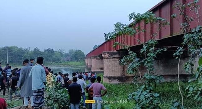 রেললাইনে সেলফি নিতে গিয়ে কিশোরের মৃত্যু