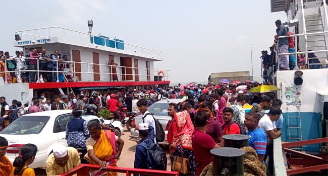 দৌলতদিয়া : ২৪ ঘণ্টায় পার সাড়ে ৬ হাজার যানবাহন, ২ লাখের বেশি যাত্রী