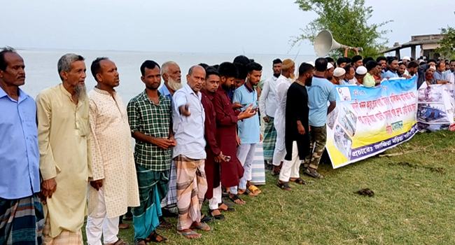 বর্ষার আগেই স্থায়ী বাঁধ চান পাদ্মাপাড়ের মানুষেরা