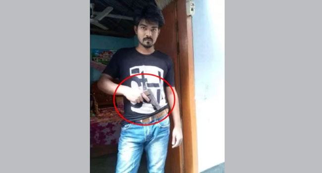 পাবনায় ছাত্রলীগ নেতার হাতে পিস্তলের ছবি ভাইরাল, যা বলছে পুলিশ