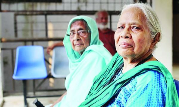 বৃদ্ধাশ্রমে যন্ত্রণায় দগ্ধ প্রবীণরা