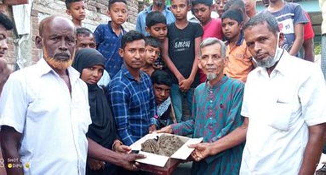 চৌগাছায় মেছো বাঘের বাচ্চা উদ্ধার