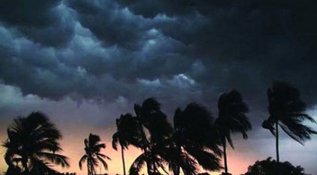 ’অশনি’ মোকাবেলায় সাতক্ষীরায় চলছে বেড়ি বাঁধ সংস্কার কাজ