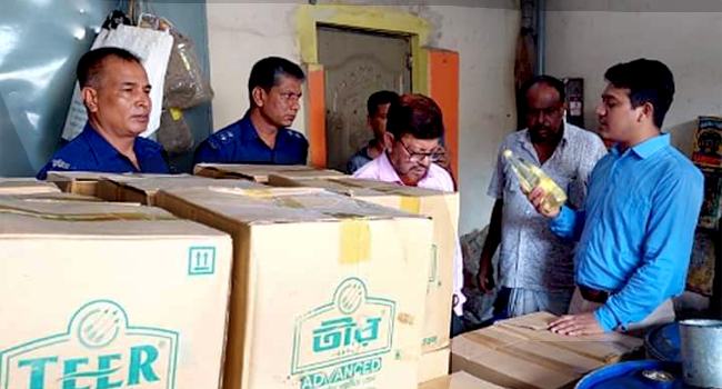 মুদি ব্যবসায়ীর গোডাউনে ১৮ হাজার লিটার তেল