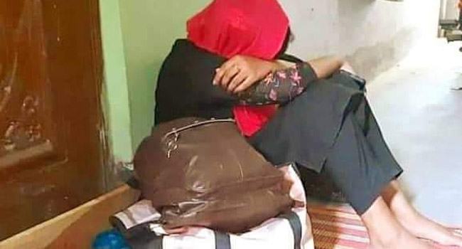 বিয়ের দাবিতে অবস্থান নেয়া সেই তরুণীর বিরুদ্ধে আইনি ব্যবস্থা নিতে নির্দেশ আদালতের