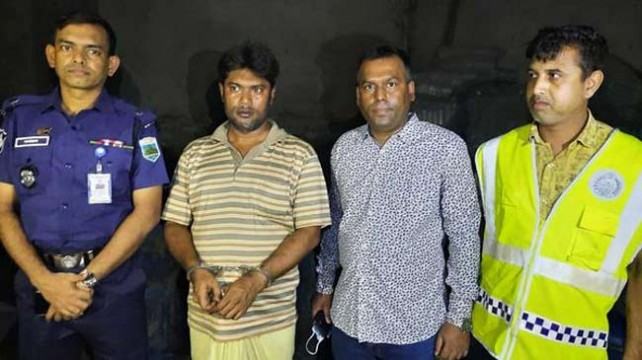 রাজশাহীর ৪ গুদাম থেকে ৯২ হাজার ৬১৬ লিটার সয়াবিন তেল জব্দ