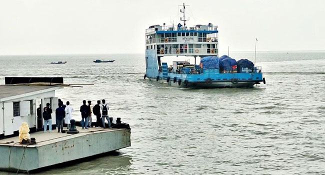 বাংলাবাজার-শিমুলিয়ায় রুটে নৌযান চলাচল স্বাভাবিক