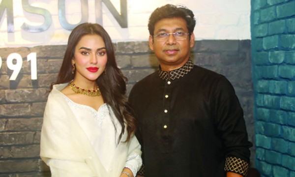 ‘ক্রিমসন কাপ’-এ নূসরাত ফারিয়ার মুগ্ধতা
