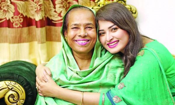 মাকে ঘিরে শিরীন শিলার অন্যরকম স্বপ্ন