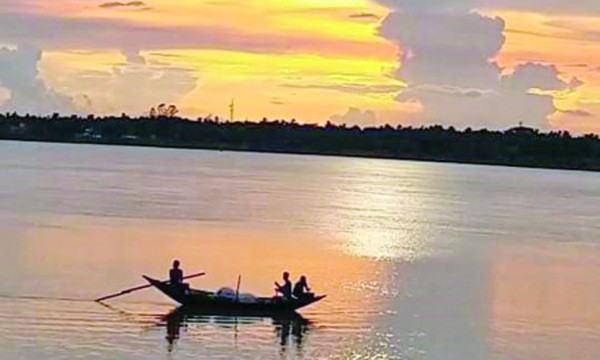 এক সন্ধ্যায় নদীর তীরের ভয়ঙ্কর  কাহিনী