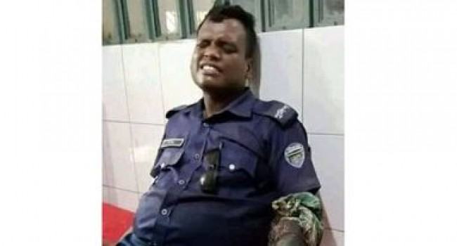 আসামির দায়ের কোপে পুলিশ কনস্টেবলের কব্জি বিচ্ছিন্ন
