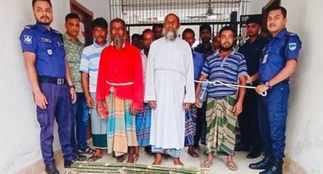 শৈলকুপায় দেশীয় অস্ত্রসহ আটক ৩২