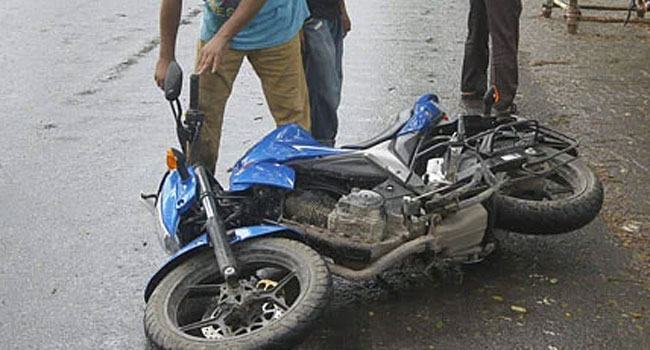 ছাগলের রশিতে প্রাণ গেলে মোটরসাইকেল আরোহীর