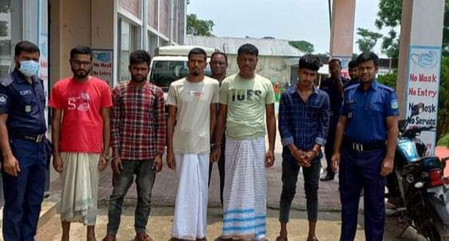 গফরগাঁওয়ে দুই ডাকাতসহ গ্রেফতার ৫