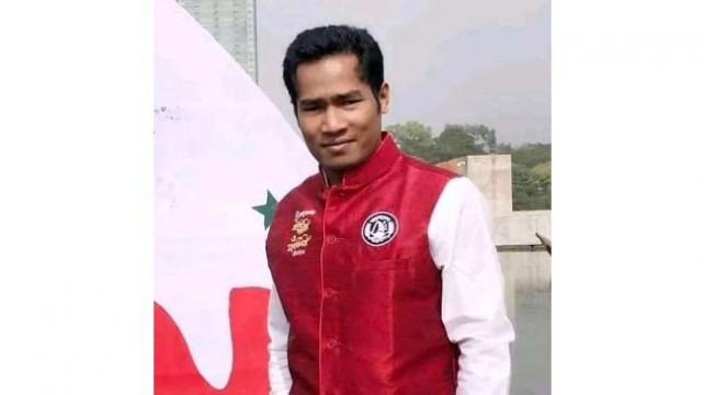 ঢাবিতে সাংবাদিকের ওপর চড়াও হলেন ছাত্রলীগ নেতা