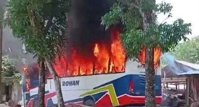 মঠবাড়িয়ায় বাসচাপায় কলেজছাত্র নিহত, বাসে আগুন