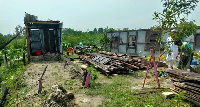 কালবৈশাখী ঝড়ে শ্রীনগরের কয়েকটি গ্রাম বিধ্বস্ত