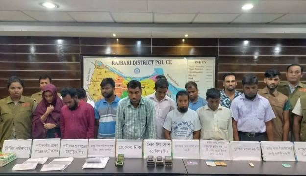রাজবাড়ীতে প্রাথমিক শিক্ষক নিয়োগ পরীক্ষায় জালিয়াতি, আটক ১৩