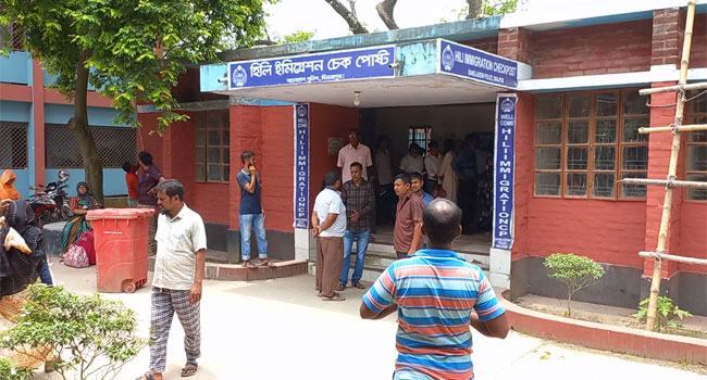 মাঙ্কিপক্স ভাইরাস প্রতিরোধে হিলি চেকপোস্টে সতর্কতা জারি