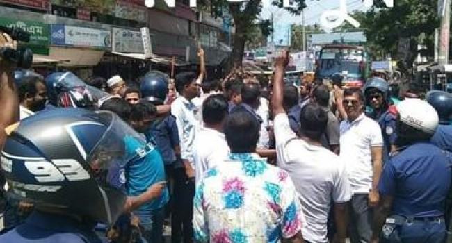 রাজাপুরে বিএনপি-ছাত্রলীগের ধাওয়া পাল্টা ধাওয়া, পুলিশসহ আহত ১০