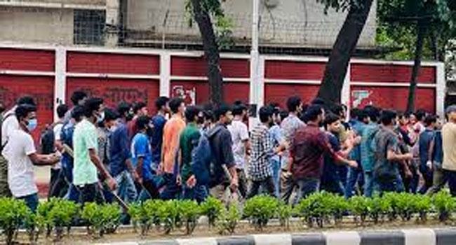 ছাত্রলীগ-ছাত্রদল সংঘর্ষের ঘটনায় ৪ শ’ জনের বিরুদ্ধে মামলা