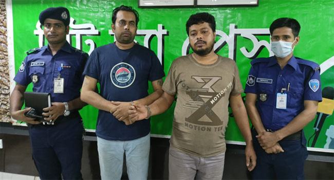 চাকরিচ্যুত করায় মামাতো ভাইয়ের ৮৮ ভরি স্বর্ণ লুটের অভিযোগে গ্রেফতার ২