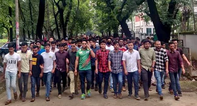 ছাত্রদলের কর্মসূচি ঘিরে ঢাবি ক্যাম্পাসে উত্তাপ