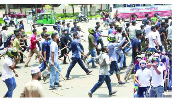 ছাত্রলীগ-ছাত্রদল সংঘর্ষে আবারো উত্তাল ঢাবি