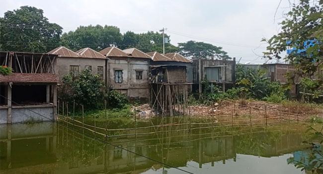 নগরকান্দায় রাতের আঁধারে সরকারি পুকুর দখলের অভিযোগ