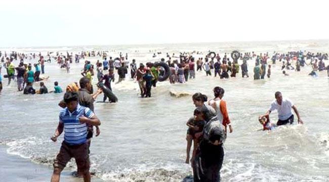 কুয়াকাটায় সৈকতে সাঁতার কাটতে নেমে পর্যটক নিখোঁজ