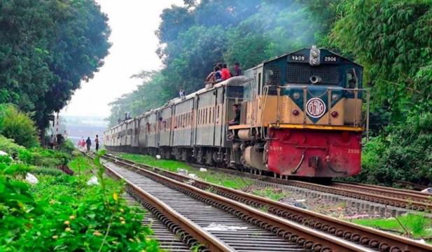 ১২ ঘণ্টা পর ঢাকা-উত্তরবঙ্গ ট্রেন চলাচল স্বাভাবিক