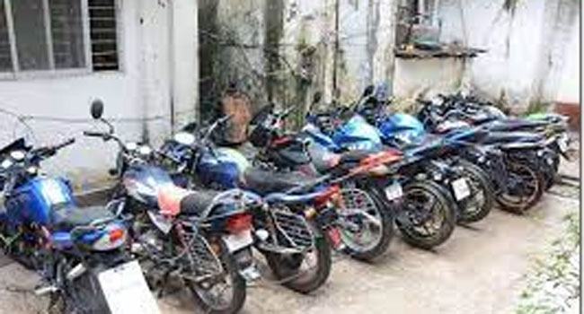 মাগুরায় মোটরসাইকেল চোর চক্রের ১৪ সদস্য আটক