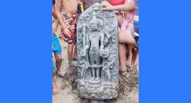 সিংড়ায় আবারো প্রাচীন বিষ্ণুমূর্তি উদ্ধার