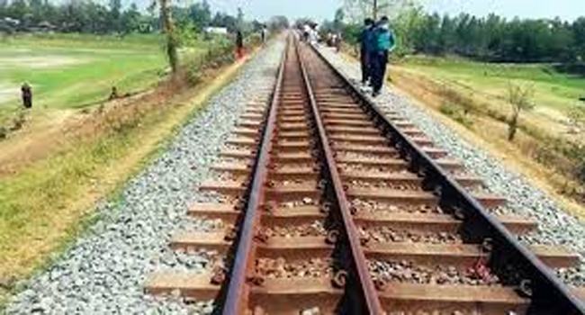 কালীগঞ্জে ট্রেনের ধাক্কায় নিহত ১