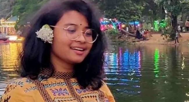 চিরকুট লিখে ছাদ থেকে লাফিয়ে ঢাবি ছাত্রীর আত্মহত্যা