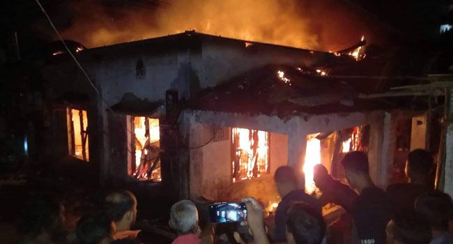 সোনারগাঁওয়ে বিএনপির কার্যালয়সহ ৫ দোকানে আগুন
